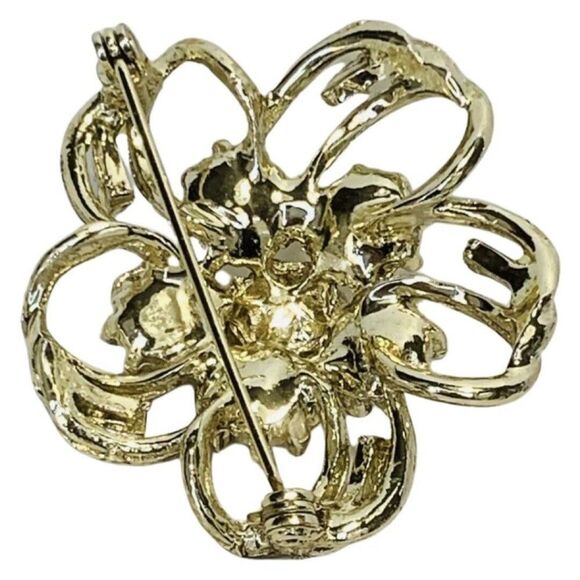 Women’s Faux White Pearl 3D Shimmering Rhinestone Gold Tone Flower Brooch Pin 2” - Picture 6 of 7